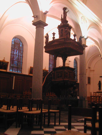 Restauratie van de preekstoel  van de kerk van Denderwindeke